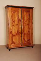 Schrank, um 1870, Kirschholz massiv, zweitÜrig, zerlegbar, im Inneren Teilung durch Ablagen und Kleiderrechen, schlichtes MÖbel aus dem ...