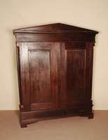 klassizistischer Kleiderschrank, deutsch/wohl Saarland, um 1810/20, Eiche massiv, komplett auf Rahmen gearbeitet, ausgesuchtes Hirnholz, Ecken ...
