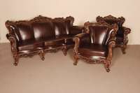Sofa und 2 Sessel, Italien, um 1960, nach florentinischem Vorbild gearbeitet, Barockstil , Nußbaum massiv, rundum reichlich beschnitzt, neu ...
