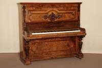 Klavier, deutsch/Leipzig, um 1880/90, Metallspannrahmen, Bespannung und BelÄge aus der Zeit, bezeichnet J. Kreutzbach, Leipzig, aufwendiger ...