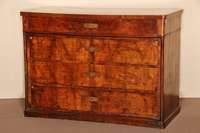 SpÄtbiedermeierkommode, westdeutsch/wohl Pfalz , um 1840/50, 4-schÜbig, Korpus Weichholz, Wurzelnußfurnier von hervorragender QualitÄt, alt ...