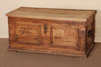 Linnen- bzw. Hochzeitstruhe, deutsch, um 1800/30, Nußbaum massiv, aufgesetzte Zierleisten, diese doppelt bzw. 3-fach getreppt, original ...