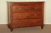 3-schÜbige Kommode, Westrich, um 1780/1800, Eiche massiv, Schubladenfront aus dem Vollholz geschnitzt mit Rosetten und Zierleisten in Stab- und ...