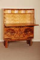 sogenanntes HallermÖbel, deutsch, um 1928/32 , hervorragende Verarbeitung, bestes Holz, kaukasisch Wurzelnußfurnier doppelt gespiegelt , in edler ...
