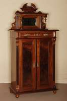 Vertiko, deutsch, um 1880/90, Korus Weichholz, Wurzelnußfurnier z.T. gespiegelt verlegt, Aufsatz massiv, reiche Drechselarbeit , RÜckenteil ...