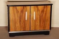 ArtDeco-Sideboard, Frankreich, um 1920, kaukasischer Nußbaum (vornehmlich Wurzelholz), zum Teil schwarz abgesetzt, schÖne große ...