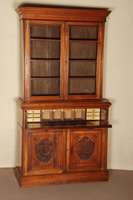 Vielzweckschrank, deutsch, um 1860/70, Korpus Weichholz/Hartholz, Nußbaum massiv bzw. Ahorn massiv, z.T. Wurzelnußfurnier, original GlÄser, ...