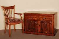 Halbschrank, England, um 1860, viktorianisch , Korpus Weichholz, z.T. Mahagoni massiv, furniert mit Pyramidenmahagoni, TÜren mit aufgesetzten ...