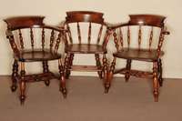 Windsorstuhl, England, um 1840, Obstholz mit RÜstersitzflÄche, Beine und RÜckenlehne gedrechselt und versprosst, Sitz an die KÖrperform ...