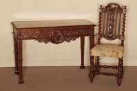 Beistell- bzw. Wandtisch, deutsch, um 1910, Mahagoni massiv, Mahagoni furniert, auf konischen Beinen, schuhfÖrmig abgesetzt, breite Zarge mit ...