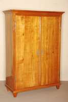 Biedermeierstilschrank, unter Verwendung von alten Teilen der 1. HÄlfte des 19. Jhds., neuzeitlich bearbeitet, Kirschbaum massiv, ...