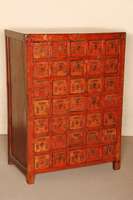 Laden- bzw. Apothekerschrank, Asien, um 1930/40, 35 Schubladen, gerader Korpus, Schubladen teilweise restauriert und ausgebessert, mit ...