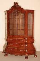 Barockstilvitrine, Holland, um 1950, Korpus Weichholz, z.T. Tischlerplatte, sogenannter Prahlhans, im Stil von 1780, Unterteil bombierte Form, ...