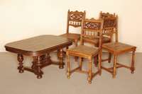 4 StÜhle, Frankreich, um 1880, Nußbaum massiv, gedrechselte Beine, verstrebt, RÜckenlehne seitlich kanneliert, in der Mitte mit Galerie und ...