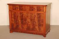 Kommode, deutsch, um 1840/50, SpÄtbiedermeier, Korpus Weichholz, Mahagonifurnier gespiegelt, abgeschrÄgte Ecken , mit aufgesetzten halbrunden ...