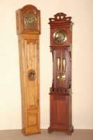 Standuhr, deutsch, datiert 1906, GehÄuse Eiche massiv, z.T. furniert, in typischer Jugendstil-AusfÜhrung, im Pendelschwungbereich vorne offen, ...