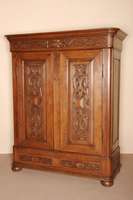 Schrank, deutsch/Umgebung Bamberg, um 1840/50 , Korpus Weichholz und Eiche massiv, z.T. mit SÄgefurnier, abgeschrÄgte Ecken mit aufgesetzten ...