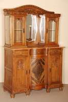 Aufsatzbuffet, Frankreich, um 1900, Eiche massiv, z.T. furniert, auf KugelfÜßen, gerillt, 3-tÜriges Unterteil mit darÜberliegenden Schubladen, ...