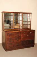 Apothekerschrank, deutsch, um 1910, Eiche massiv, RÜckwand z.T. Weichholz, Unterteil mit vielen Schubladen und einer Klappe, diese wohl spÄter, ...