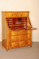 SekretÄr, deutsch, um 1840, SpÄtbiedermeier, Korpus Weichholz, Kirschbaum furniert, Ecken mit aufgesetzten gedrechselten 3/4-SÄulen, 3 ...