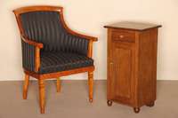 ArtDeco-Sessel, deutsch, um 1920, wohl Hellerau, Gestell Birke massiv, auf eckigen Beinen, auslaufend in Kugelform, profilierte Zarge, ...