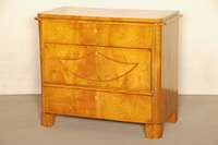 Kommode, deutsch, um 1820/30, Biedermeier, Korpus Weichholz, Esche furniert, leicht abgerundete Ecken, 3-schÜbig, mit durchgehendem Furnierbild, ...