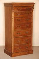 Herrenkommode, England, um 1900, Esche massiv, Edwardien, Lisenen kanneliert, auslaufend in Voluten, 7-schÜbig, BeschlÄge ungleich, Schubladen ...