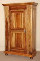 eintÜriger Kleiderschrank, sÜddeutsch, um 1820/30, Nußbaum massiv, Front auf Rahmen gearbeitet, Kopf, Fußleiste und FÜße erneuert, ...