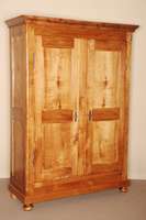 Spaltschrank, Schwarzwald bzw. Elsaß/Lothringen, um 1830/40, Kirschbaum massiv, Front und Seiten auf Rahmen gearbeitet, Zierleisten doppelt ...