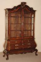 HollÄndischer Aufsatzschrank, Holland, um 1890/1900, Korpus Eiche massiv, Wurzelnußfurnier z.T. gespiegelt, z.T. quer verlegt, Fußteil ...