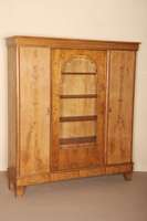 BÜcherschrank, deutsch, um 1920, ArtDeco, Korpus Weichholz, Birkefurnier, leicht geflammt, MitteltÜr verglast, 4 EinlegebÖden, GlastÜr ...