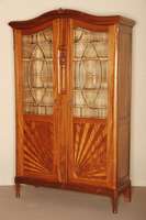 Schrank, deutsch, um 1900, Korpus Weichholz, Mahagoni massiv, z.T. furniert, auf gedrechselten Beinen, leicht konisch, 2-tÜrig, im unteren ...