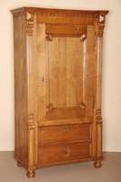 Brotschrank, deutsch, um 1880, GrÜnderzeit, Eiche massiv, RÜckwand spÄter, auf KugelfÜßen, unten 2 Schubladen, Lisenen gerillt, auslaufend in ...