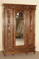 Schlafzimmer, Frankreich, um 1870, bretonisch, bestehend aus Bett, NachtschrÄnkchen und Kleiderschrank, Kastanienholz, reich Schnitzereien, ...