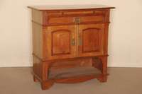 Halbschrank, deutsch, um 1900/05, Jugendstil , mit wenigen klassizistischen Elementen, ursprÜnglich mit Aufsatz, dieser fehlt, Korpus Weichholz, ...