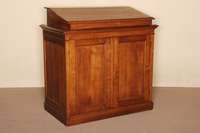 Stehpult, England, um 1900, Eiche massiv, 2 -tÜrig, unten Archivschrank mit Ablage fÜr Akten, Oberteil abnehmbar, als Schreibpult gearbeitet, ...