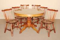 Runder Tisch, deutsch, um 1860, SpÄtbiedermeier, Esche massiv und furniert, profilierte und geschnitzte MittelsÄule mit 4 abgehenden stark ...