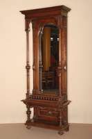Aufwendiger Flurspiegel, deutsch, um 1870/80, Weichholz und Eiche massiv, Baldachinauffassung, Spiegel facettiert, freistehende SÄulen bzw. ...