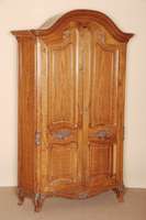 Zierschrank, deutsch, im lÜtticher Barockstil, 60er Jahre, Korpus Weichholz/Hartholz, auf Rahmen gearbeitet, z.T. Nußbaum massiv, aufgesetzte ...