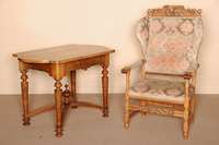 Beistelltisch, deutsch, um 1880, Korpus Weichholz und Buche massiv, Wurzelnußfurnier doppelt gespiegelt verlegt, sehr schÖnes Furnierbild, ...