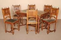 Ausziehtisch und 6 StÜhle, Belgien, um 1890/1900, Eiche massiv, im sogenannten franzÖsischen Landhausstil, auf Rahmen gearbeitet, reiche ...