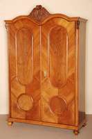 Schrank, Barockstil, 2. HÄlfte des 19. Jhds. zweitÜrig, vertiefte FÜllungsfelder, dekorative geschnitzte BekrÖnung des doppelbogigen Gesimses, ...