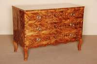 Kommode, Barockstil, alter Korpus neu furniert, auf barocken Beinen, leicht gebogen, schuhfÖrmig abgesetzt, Zarge mehrfach geschweift, Kommode ...