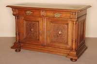 Anrichte, deutsch, um 1880, Korpus Weichholz , Eiche z.T. massiv, auf KugelfÜßen, schwere Fußleiste, mehrfach getreppt und profiliert, Lisenen ...