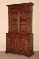 Schrank, Frankreich, um 1870, Eiche massiv, mit Glasaufsatz, sogenanntes Jagdbuffet, auf gedrÜckten KugelfÜßen, Lisenen und TÜrfÜllungen ...