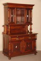 Aufsatzbuffet, deutsch, um 1870, GrÜnderzeit , Korpus Weichholz, z.T. Eiche, Nußbaumfurnier , auf KugelfÜßen, Lisenen mit gedrechselten ...