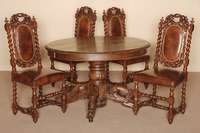Tisch und 4 StÜhle, Frankreich, um 1870, Eiche massiv, Tisch mit balusterfÖrmigem Fuß, 4-fach ausladend, geschnitzt mit 4 verschiedenen Tieren ...
