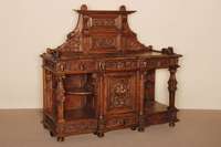 Prunkbuffet bzw. -anrichte mit Aufsatz, deutsch, um 1870, Eiche massiv, auf kleinen KugelfÜßen, 1-tÜrig mit geschnitzten FÜllungen , seitlich 2 ...