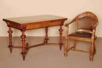 Ausziehtisch, deutsch, um 1880, GrÜnderzeit, Nußbaum z.T. furniert, auf gedrechselten Beinen, Y-fÖrmig verbunden, Zarge furniert, Platte ...