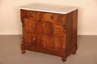 Kommode, deutsch, um 1880, GrÜnderzeit, auf KugelfÜßen, gerader Korpus, Weichholz, Nußbaum furniert, durchlaufendes Furnierbild, Abschluß ...